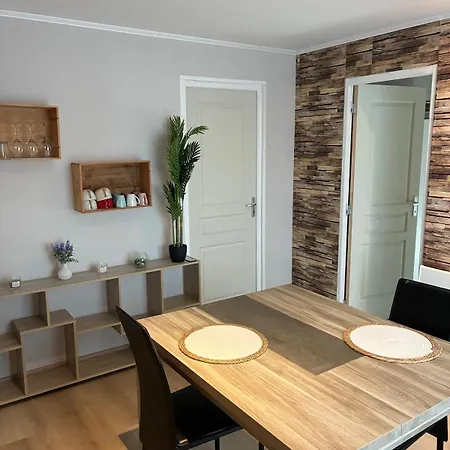 4p Avec 6p En Interieur * Camiac-et-Saint-Denis